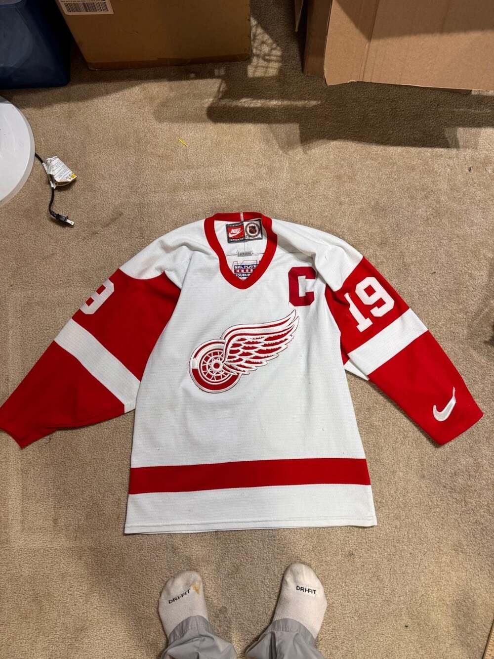 Vintage Steve Yzerman Detroit Red Wings Nike NHL Jersey White Mens Small